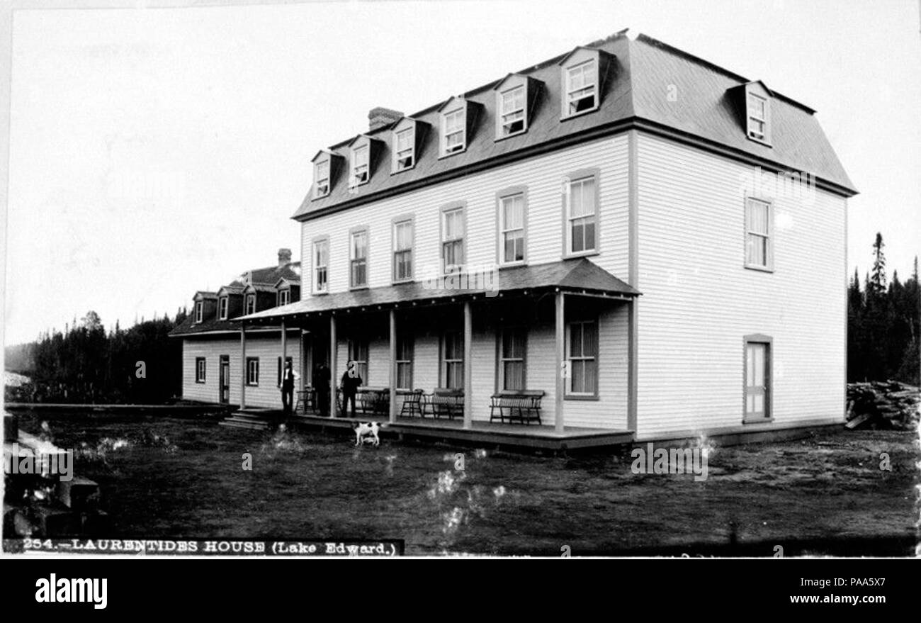 153 LacEdouard Laurentides House BAnQ P560S1P254 Stock Photo Alamy
