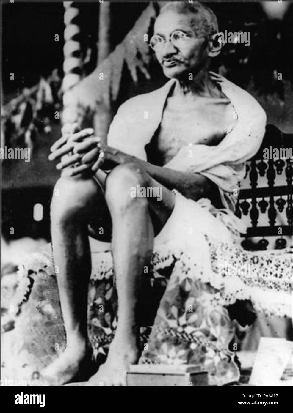 Ghandi 164 Mahatma Gandhi sitting Stock Photo - Alamy