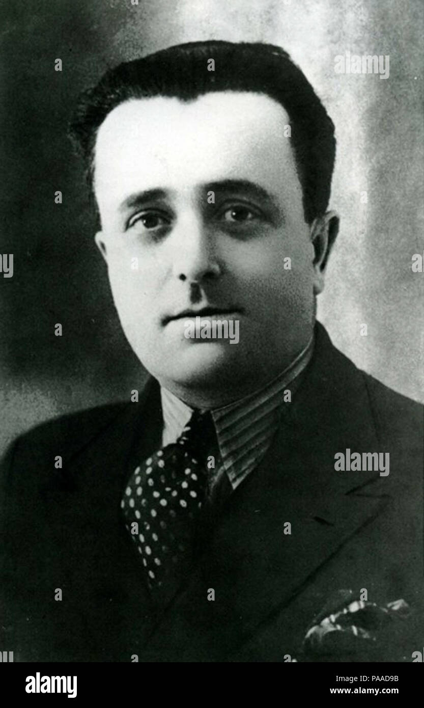 ✒ “Quanti anni sono passati da quel remoto pomeriggio di giugno? Più di  trenta. Eppure, se chiudo gli occhi, Micòl Finzi-Contini sta ancora là,  affacciata al muro di cinta del suo giardino,, image size:833x1390