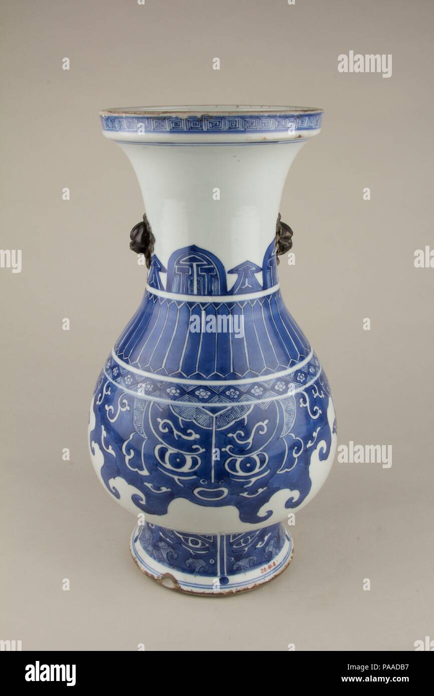 Vase. Culture: China. Dimensions: H. 14 3/4 in. (37.5 cm). Museum: Metropolitan Museum of Art, New York, USA. Stock Photo