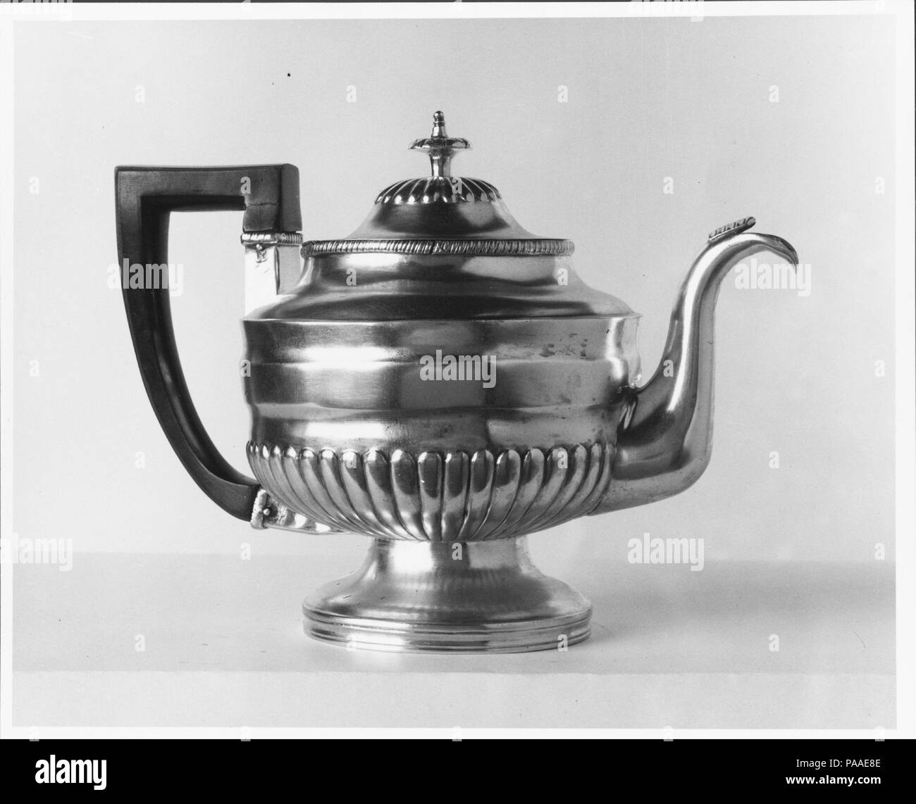 Teapot. Culture: American. Dimensions: 7 5/16 x 9 15/16 x 5 3/4 in. (18.6 x 25.2 x 14.6 cm); 26 oz. 2 dwt. (811.8 g). Maker: Joseph Lownes (1758-1820). Date: ca. 1815. Museum: Metropolitan Museum of Art, New York, USA. Stock Photo