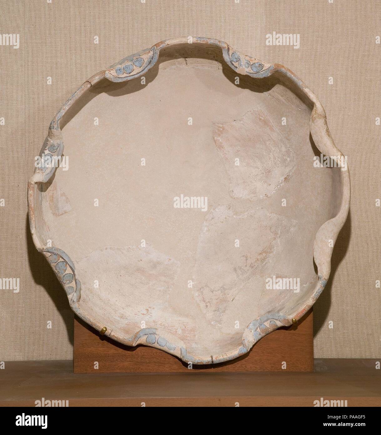 Blue-Painted Dish from Malqata. Dimensions: H. 25 cm (9 13/16 in); diam. 75 cm (29 1/2 in). Dynasty: Dynasty 18. Reign: reign of Amenhotep III. Date: ca. 1390-1353 B.C..  This enormous dish is decorated around the rim with the floral motifs found on other pottery from the site of Malqata (see 11.215.460-11.215.477). Museum: Metropolitan Museum of Art, New York, USA. Stock Photo