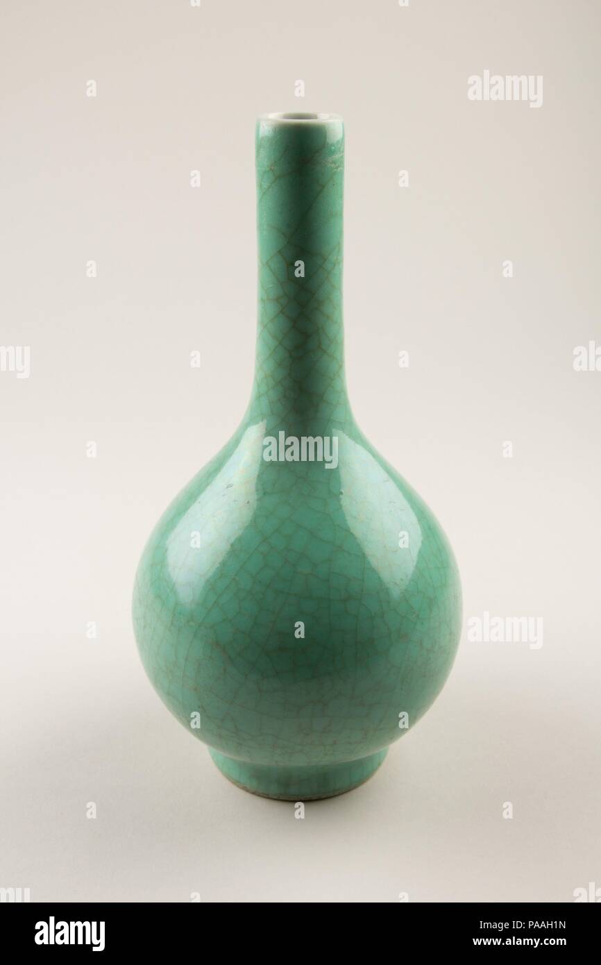 Bottle. Culture China. Dimensions H. 9 1/2 in. (24.1 cm). Museum