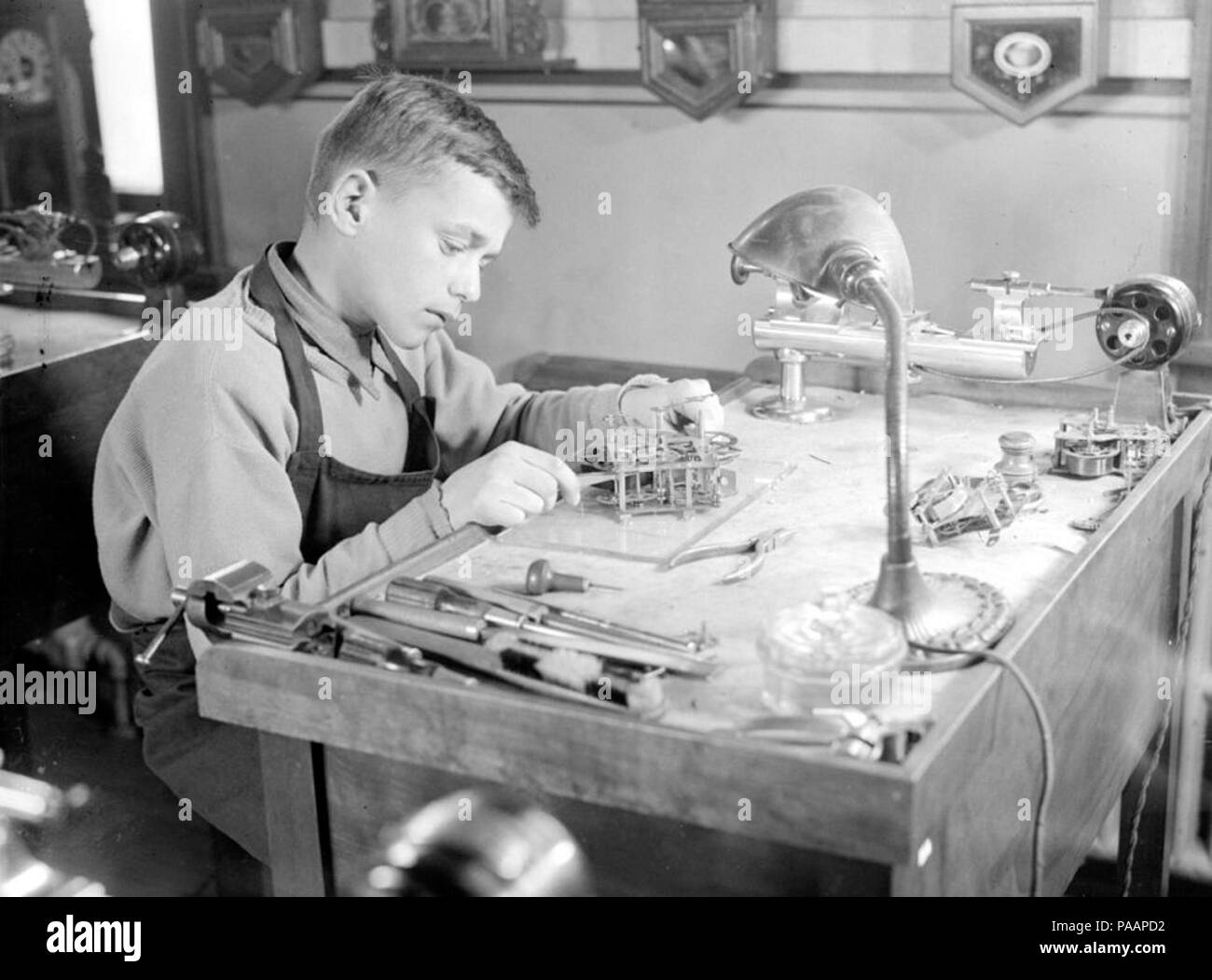 230 School. Crippled Children - Watchmaking - Ecole Victor Dore BAnQ P48S1P10917 Stock Photo