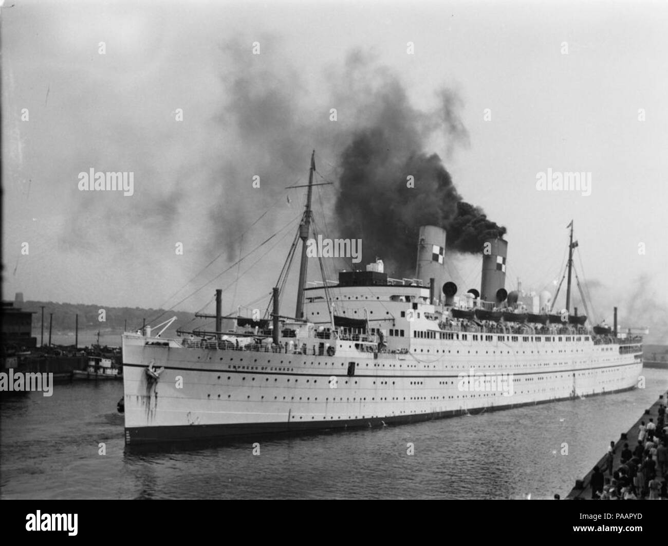 233 Ship. Empress of Canada BAnQ P48S1P15857 Stock Photo - Alamy