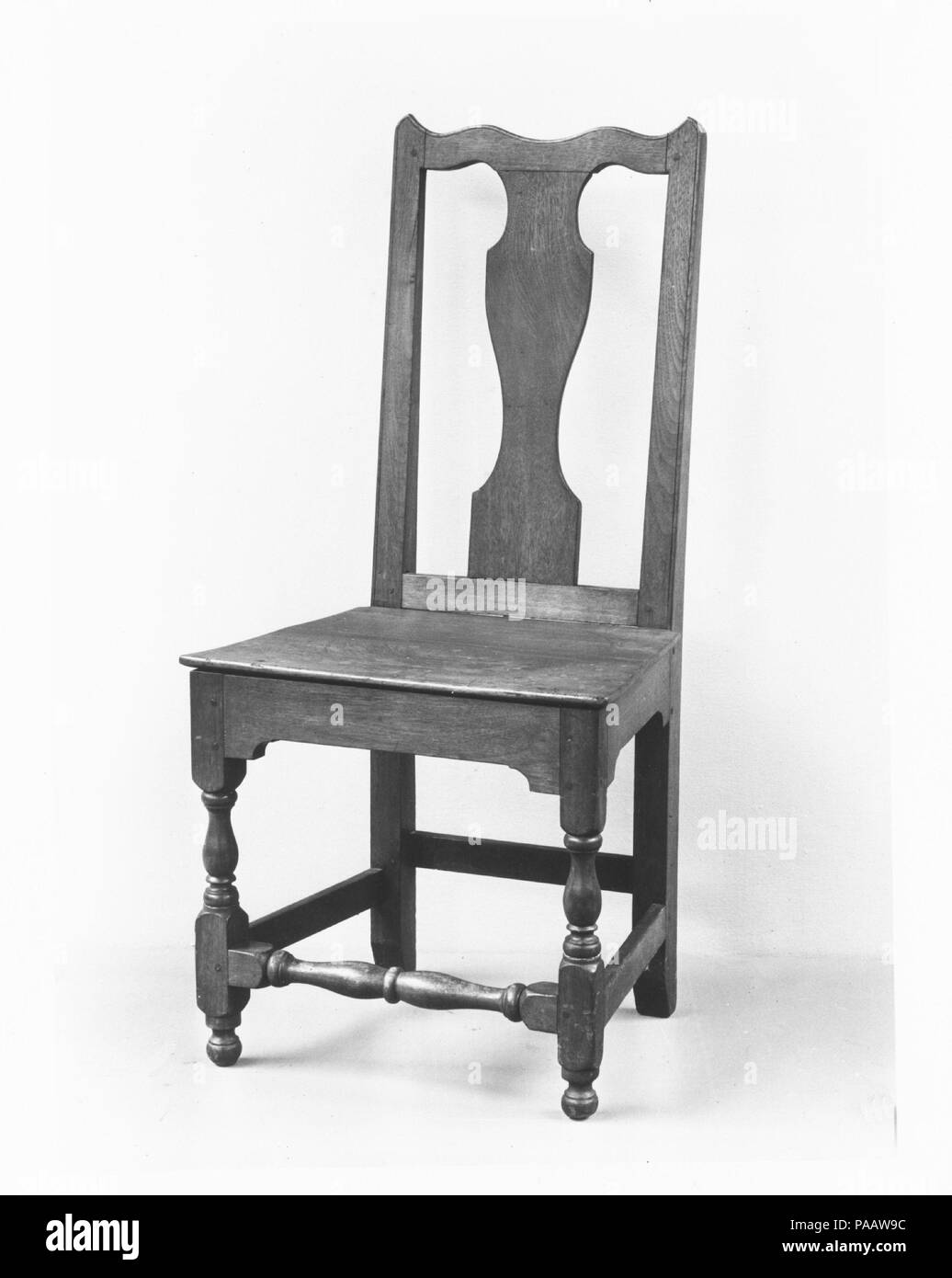 Side Chair. Culture: American. Dimensions: 39 3/4 x 18 1/2 x 15 1/4 in. (101 x 47 x 38.7 cm). Date: 1740-80. Museum: Metropolitan Museum of Art, New York, USA. Stock Photo