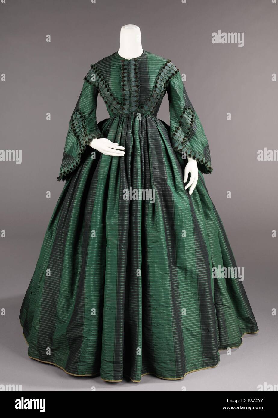 green emerald velvet dress Classic Regency Era Black Lace Dress