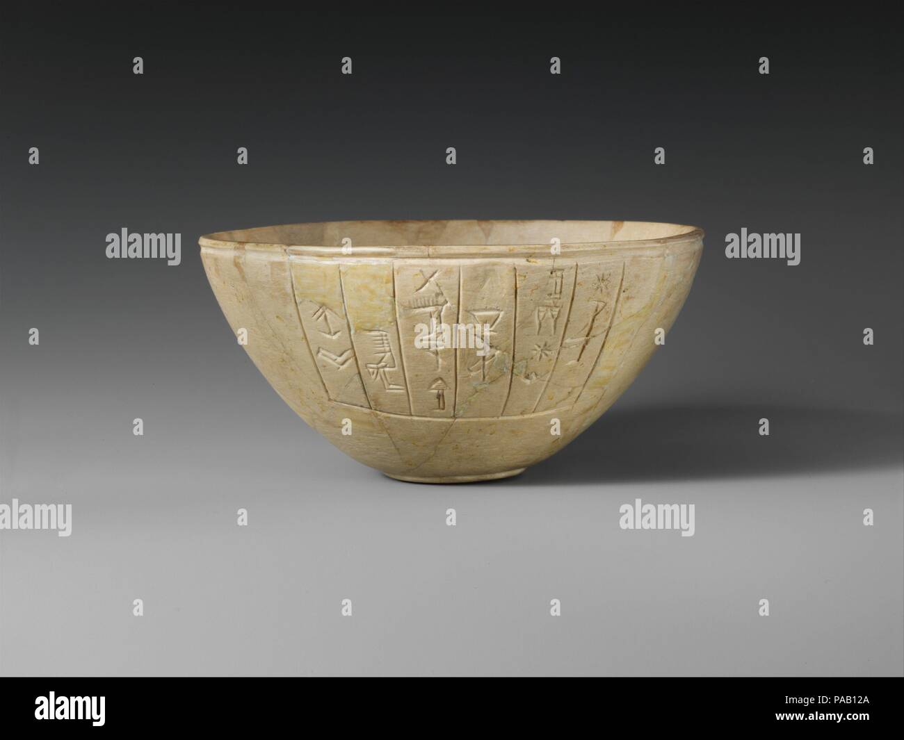 Votive bowl. Culture: Sumerian. Dimensions: H. 2 13/16 in. (7.1 cm). Date: ca. 2600-2350 B.C.. Museum: Metropolitan Museum of Art, New York, USA. Stock Photo