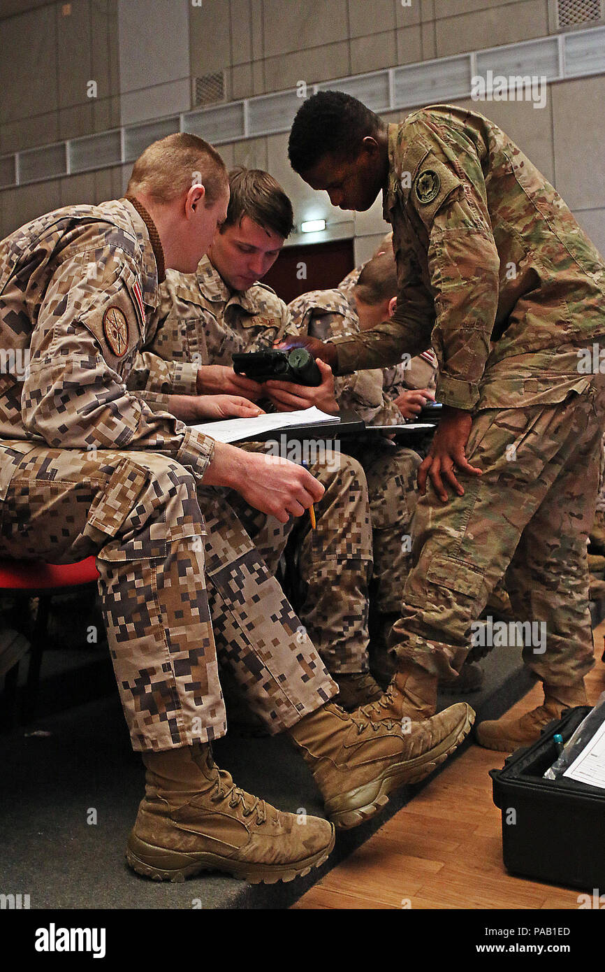 Lightweight handheld mortar ballistic computer hi-res stock photography ...