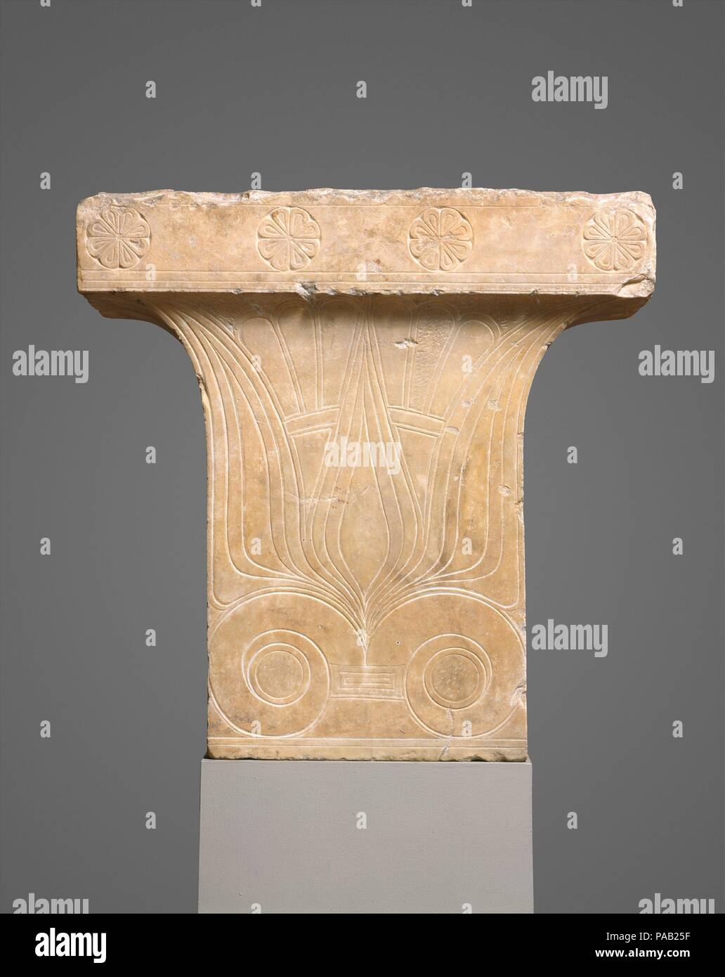 Marble cavetto capital. Culture: Greek, Attic. Dimensions: H. 24 15/16 in. (63.3 cm). Date: mid-6th century B.C..  This capital was part of a funerary or votive stele; it surmounted a tall shaft and supported a separately carved finial--presumably a sphinx.  The cavetto capital has a more elongated shape than the earlier example exhibited nearby. Museum: Metropolitan Museum of Art, New York, USA. Stock Photo