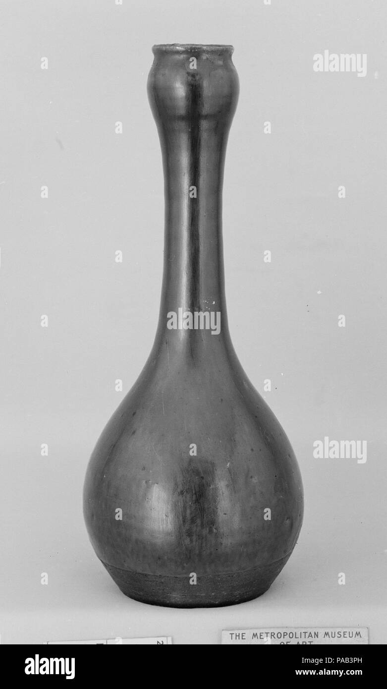 Wine Bottle. Culture: Japan. Dimensions: H. 9 1/4 in. (23.5 cm). Date: 18th century. Museum: Metropolitan Museum of Art, New York, USA. Stock Photo