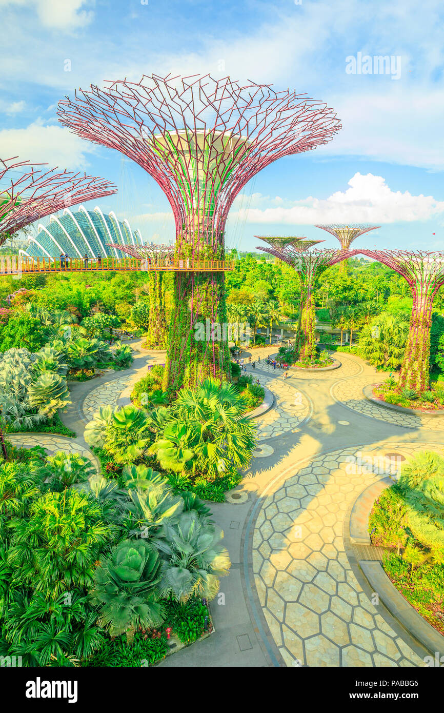 Gardens by the bay singapore aerial hi-res stock photography and images ...