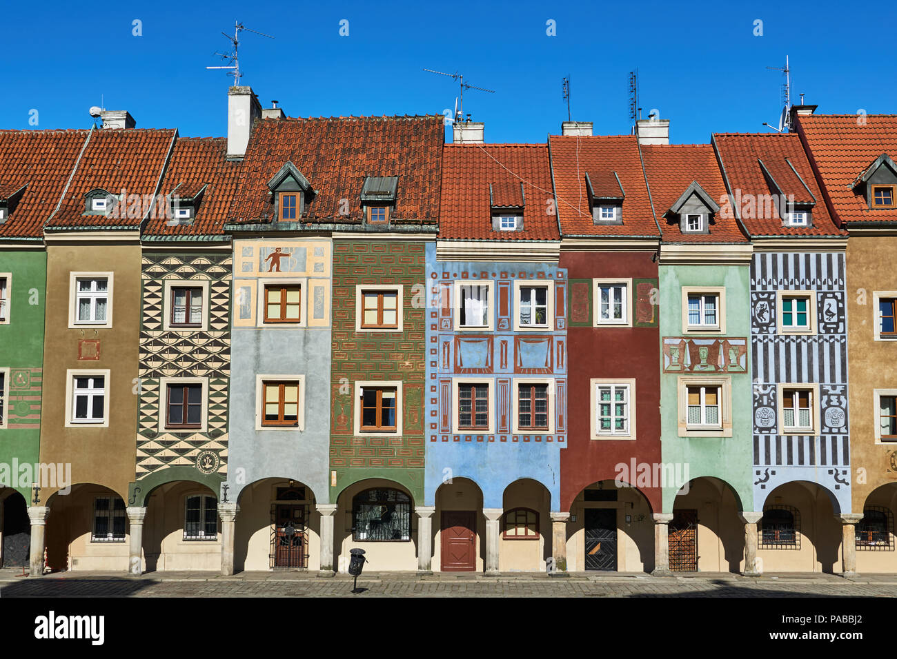 facades of historic houses on the Old Market Square in Poznan Stock ...