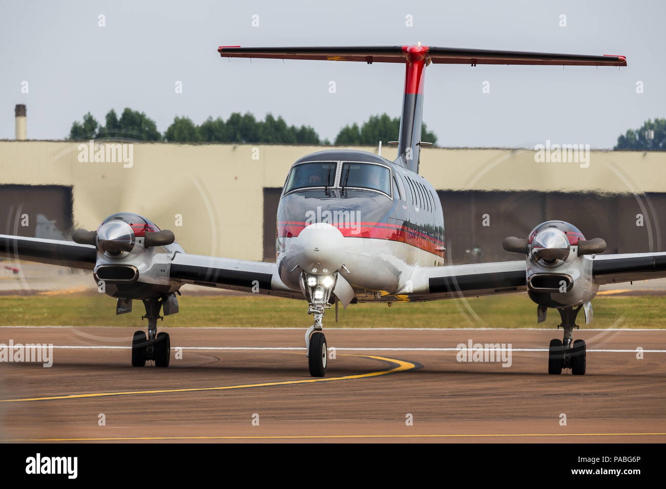 King air 350 landing gear hires stock photography and images Alamy