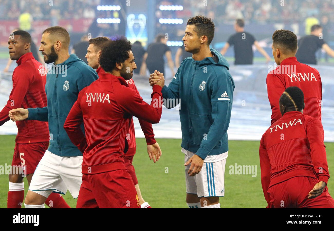 KYIV, UKRAINE - MAY 26, 2018: Mohamed Salah of Liverpool (L) cheers  Cristiano Ronaldo of Real Madrid before their UEFA Champions League Final  2018 gam Stock Photo - Alamy