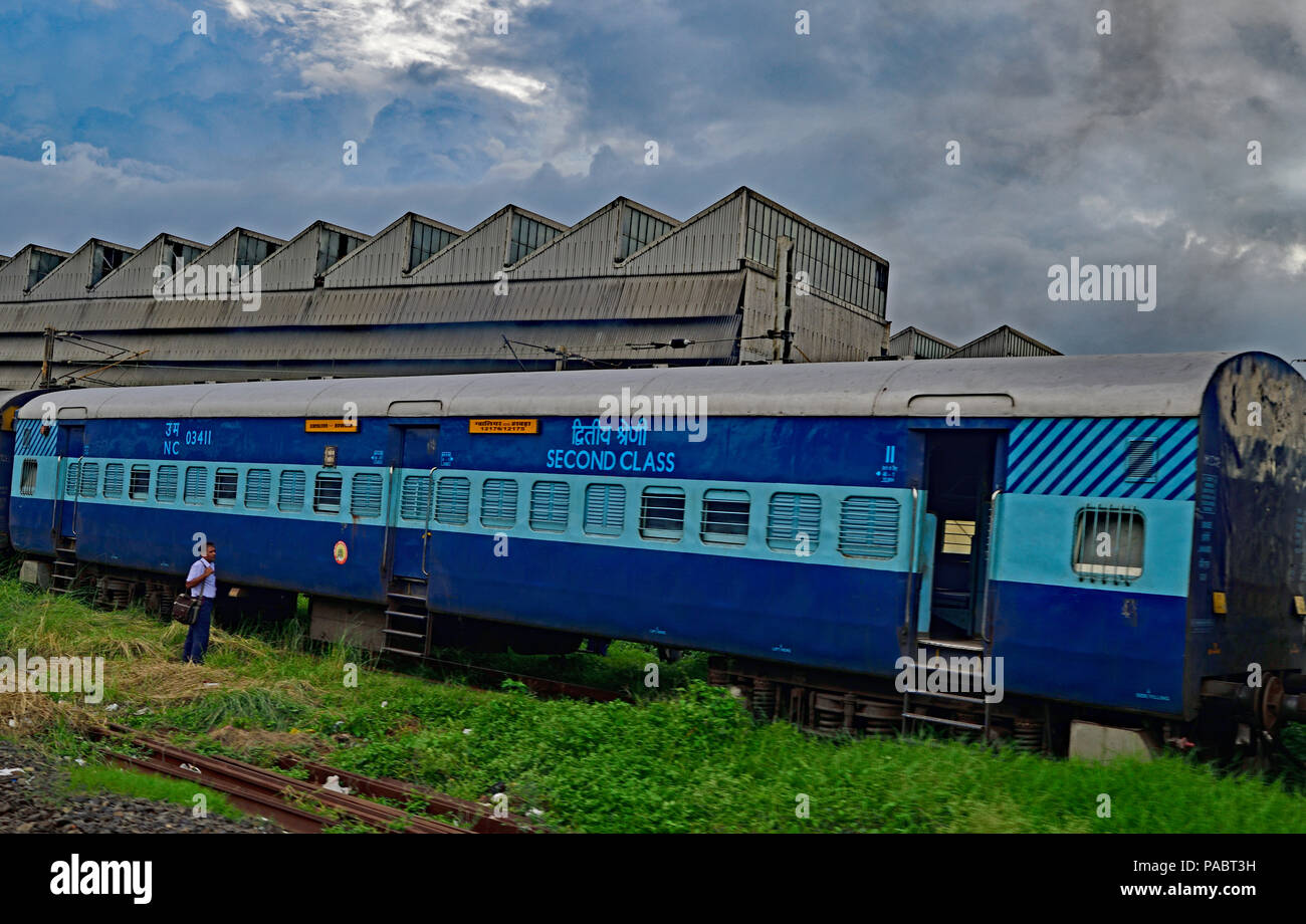 Indian Railroad Workers High Resolution Stock Photography And Images Alamy