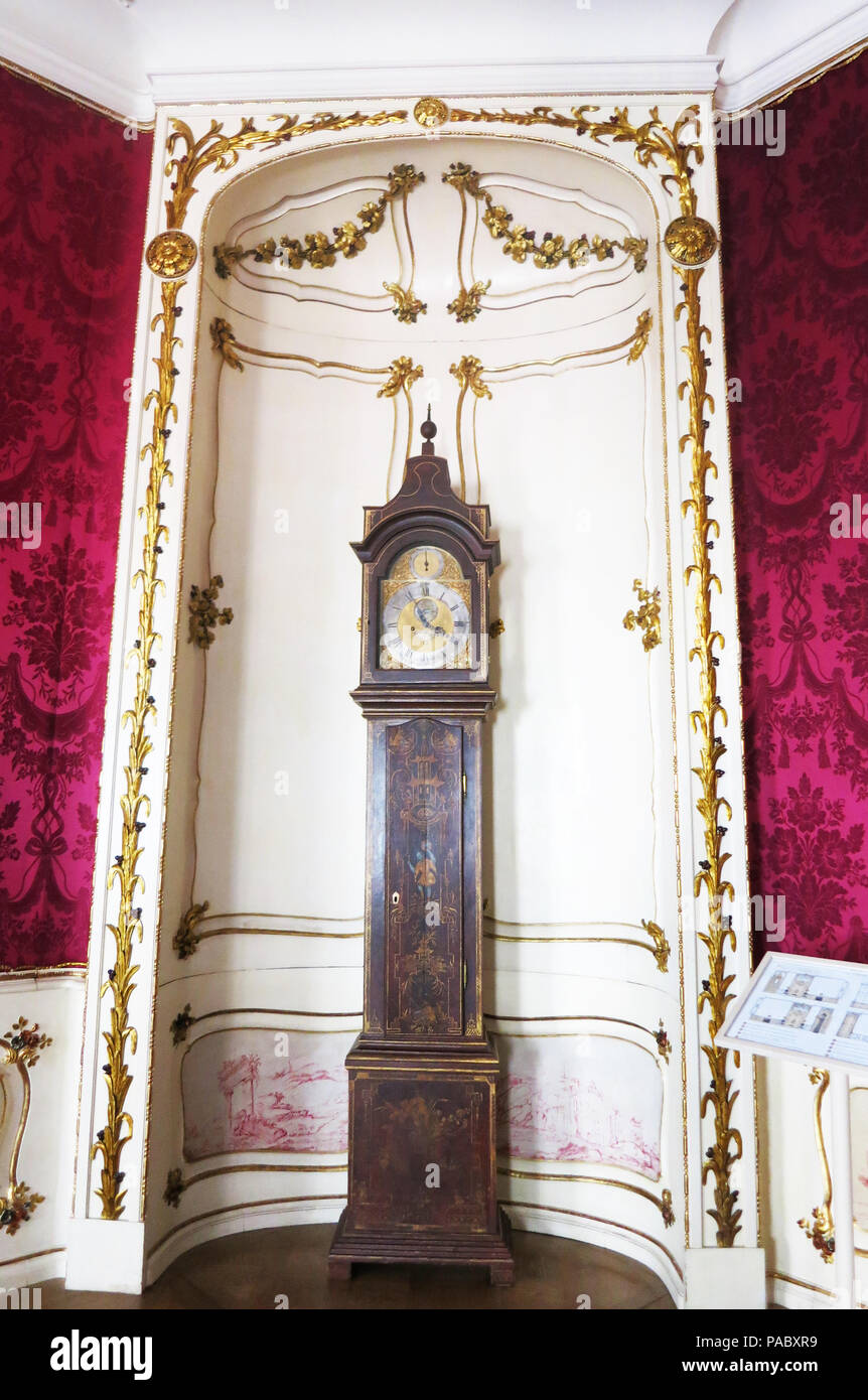 Luxury Clock High Resolution Stock Photography and Images - Alamy