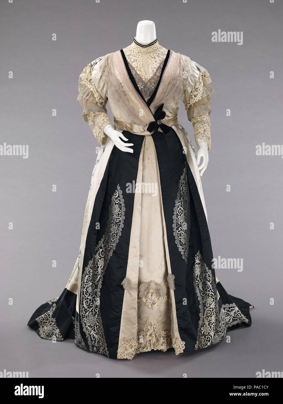 1900 dresses hi-res stock photography and images - Alamy