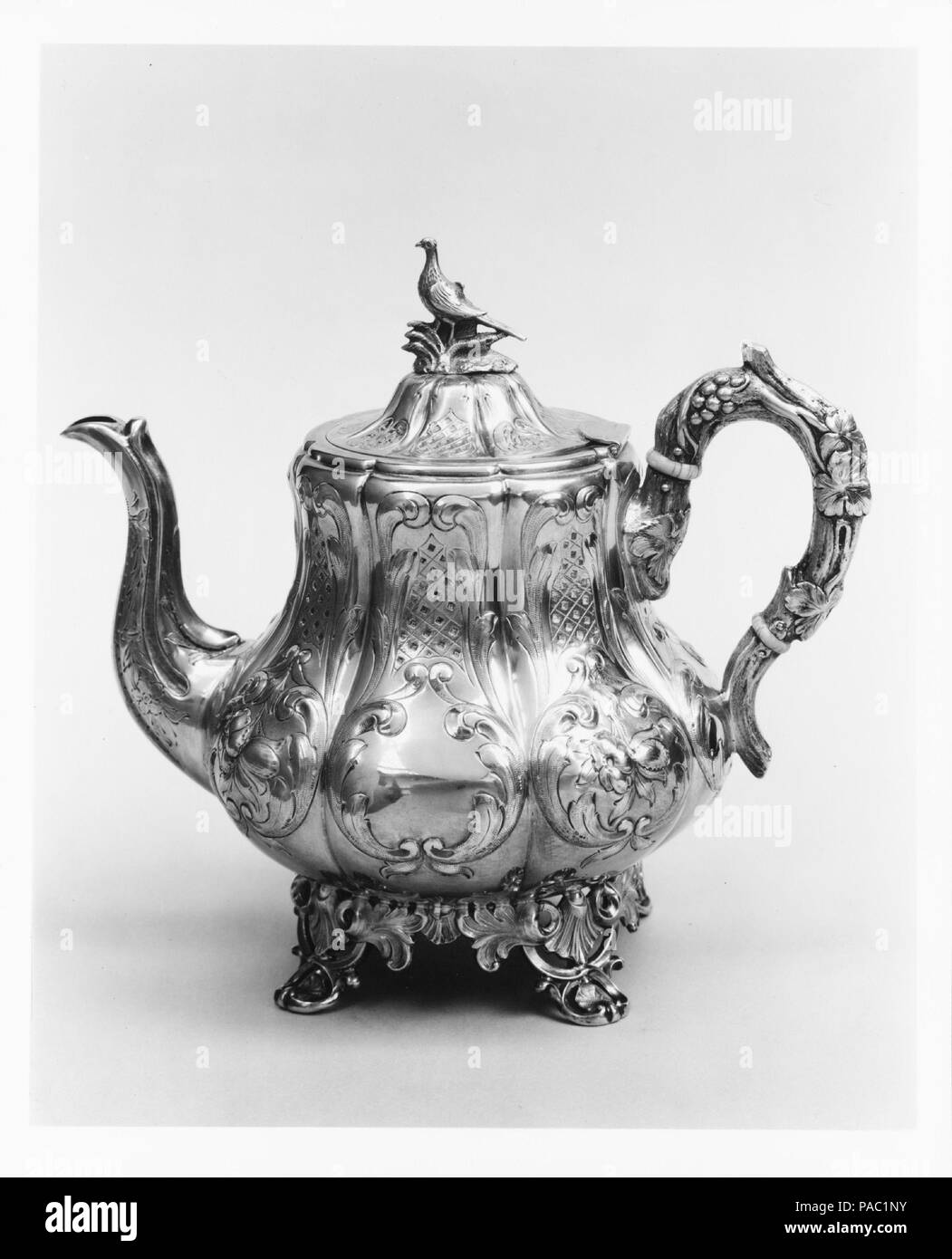 Teapot. Culture: American. Dimensions: 8 5/8 x 9 7/16 x 6 1/4 in. (21.9 x 24 x 15.9 cm); 28 oz. 15 dwt. (894.3 g). Maker: Charters, Cann & Dunn (active 1848-1854). Retailer: Ball, Tompkins and Black (active 1839-51). Date: 1848-51. Museum: Metropolitan Museum of Art, New York, USA. Stock Photo