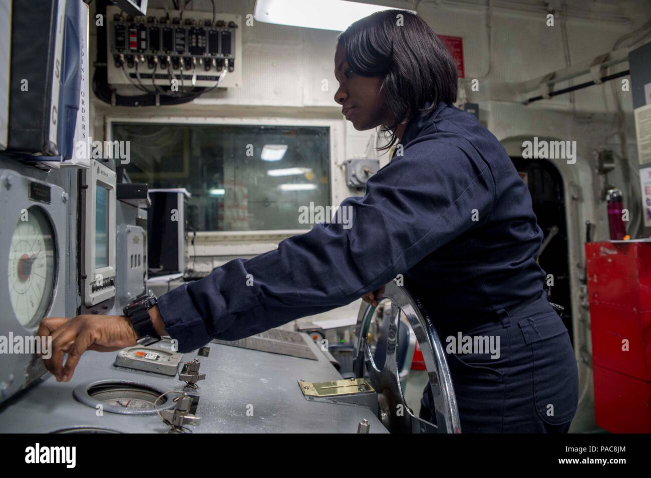 160308-N-YL073-130 ARABIAN GULF (March 8, 2016) Electrician's Mate 3rd Class Tiffany Wizzard, from Kingston, Jamaica, responds to the engine order telegraph in the aft main machinery room aboard the amphibious assault ship USS Kearsarge (LHD 3). Kearsarge is the flagship for the Kearsarge Amphibious Ready Group (ARG) and, with the embarked 26th Marine Expeditionary Unit (MEU), is deployed in support of maritime security operations and theater security cooperation efforts in the U.S. 5th Fleet area of operations. (U.S. Navy photo by Mass Communication Specialist 2nd Class Shamira Purifoy/Releas Stock Photo