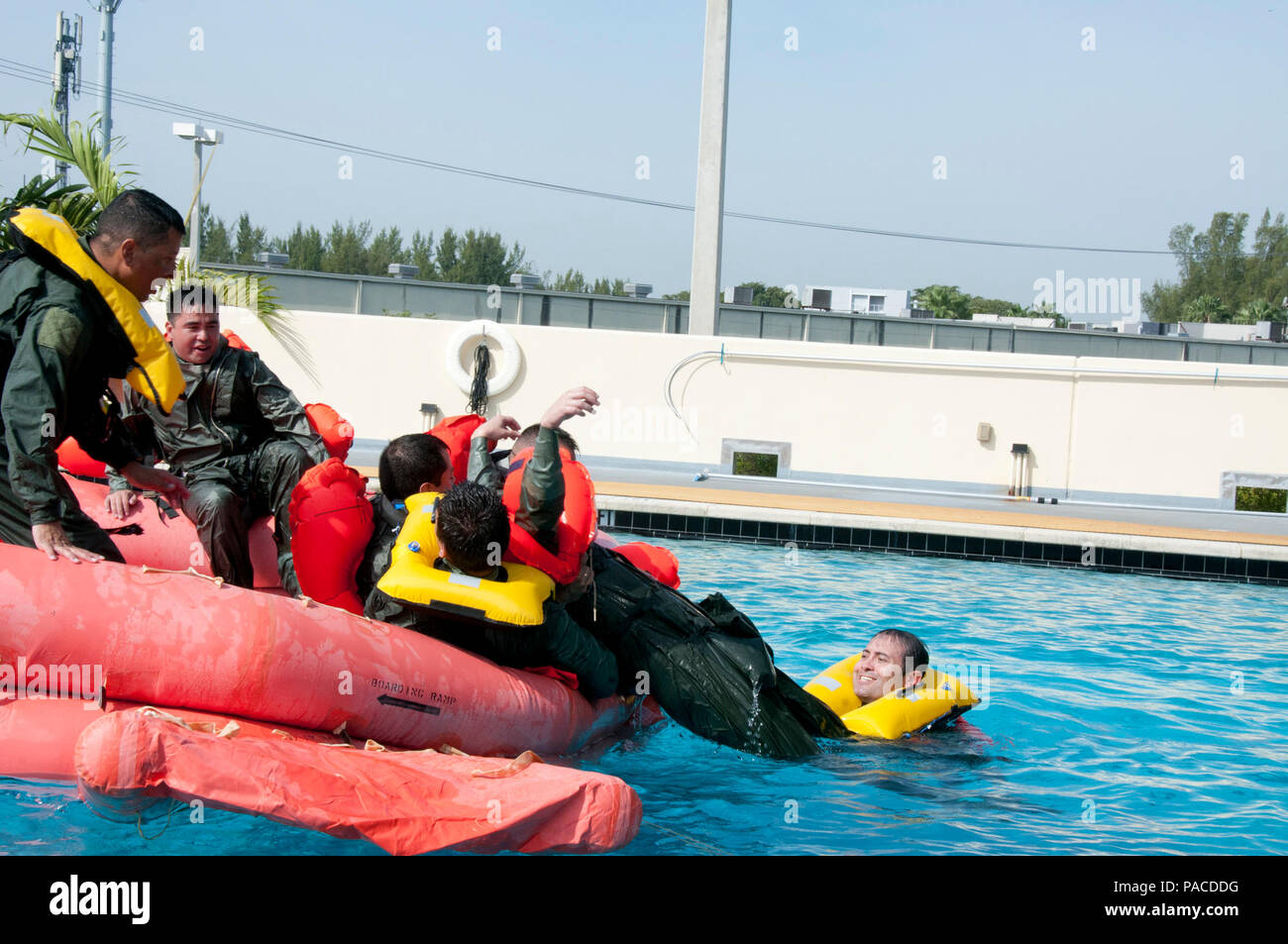 20 man life raft hi-res stock photography and images - Alamy