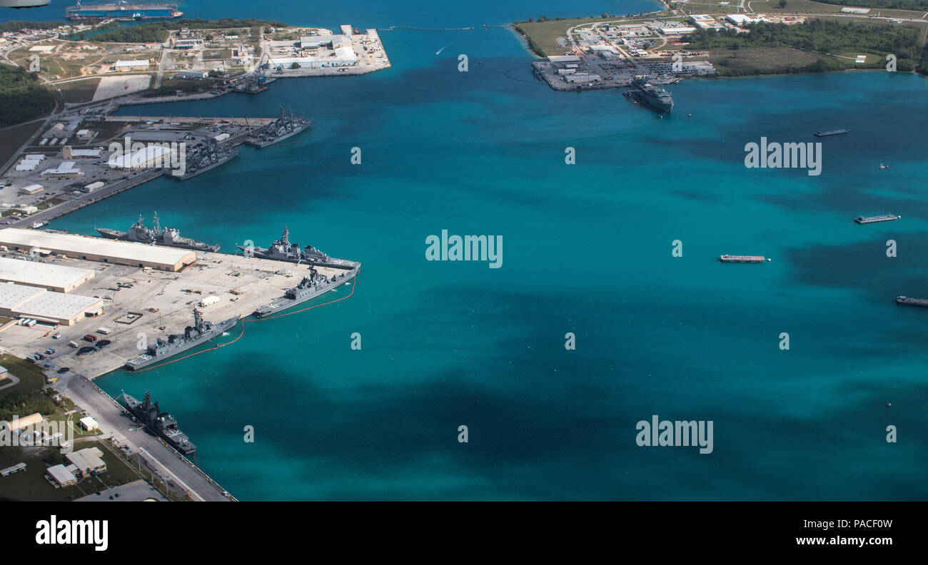 Aerial view following pacific coast hi-res stock photography and images ...