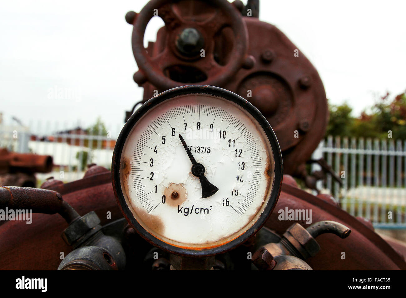 Vacuum gauge at the mechanical machines, closeup Stock Photo Alamy