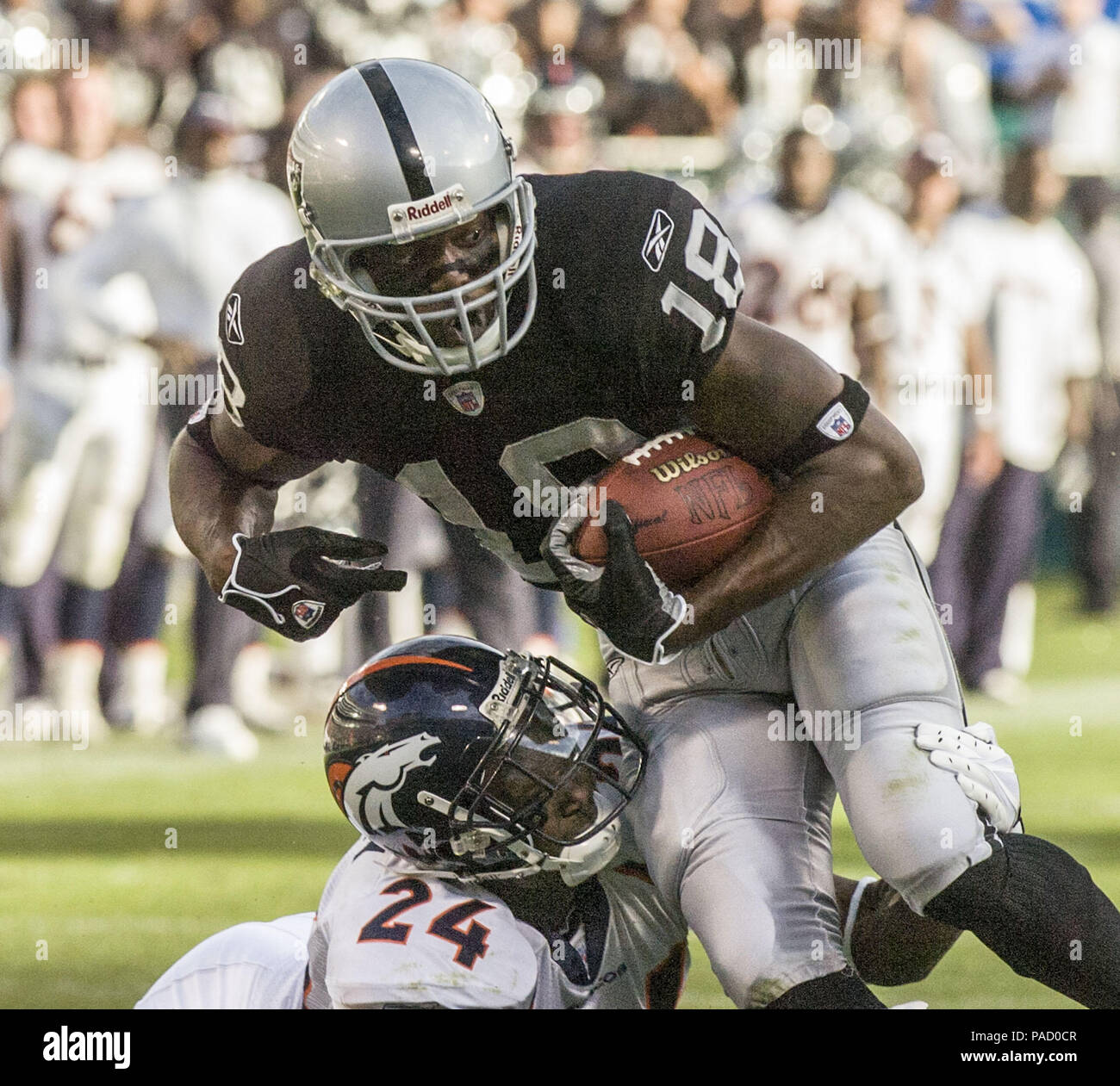 Oakland, California, USA. 13th Nov, 2005. Oakland Raiders wide receiver Randy  Moss (18) on Sunday, November