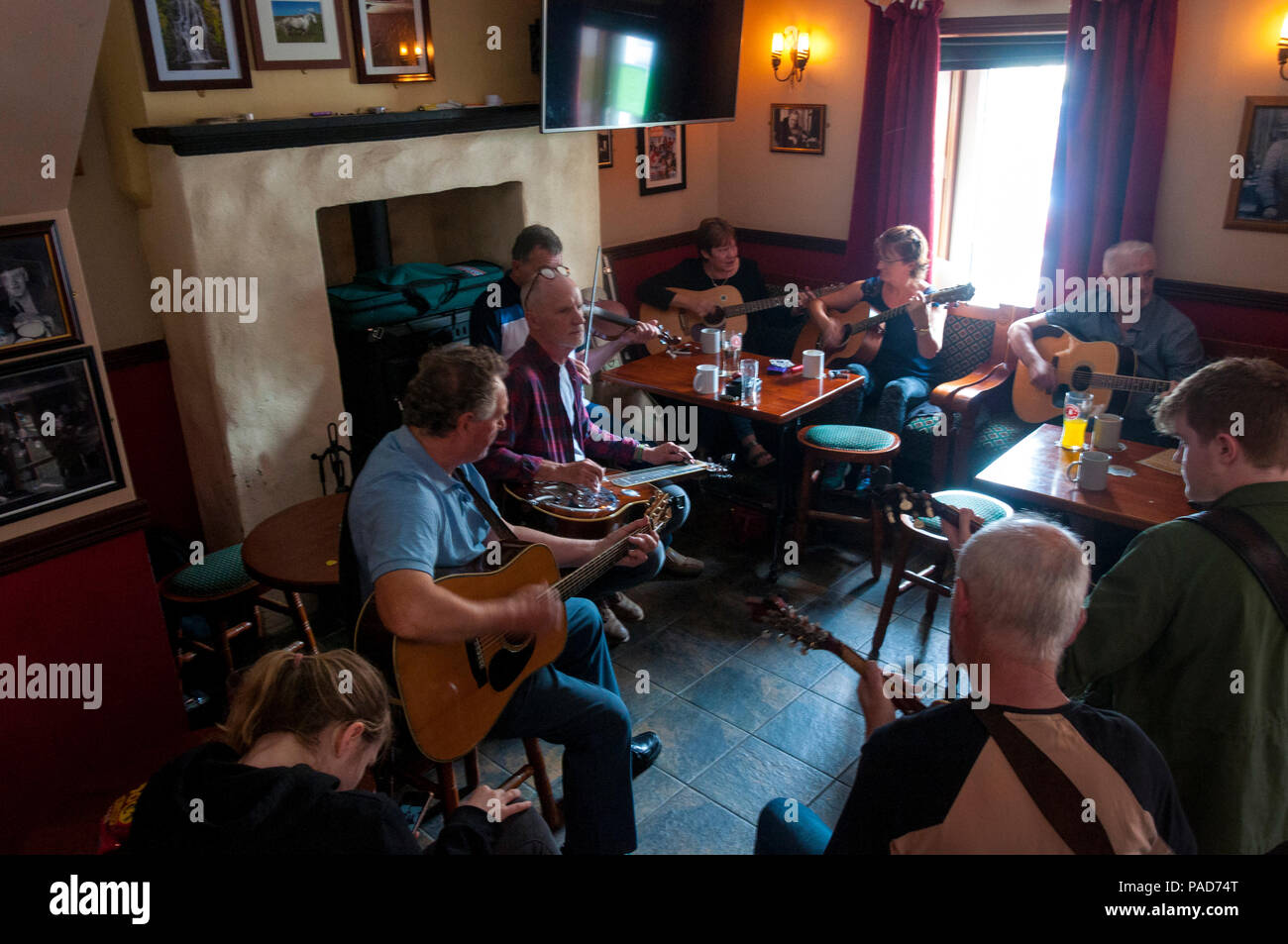 Ardara, County Donegal, Ireland. 22th July 2018. A musical buzz in The Beehive Bar as musicians play in the 11th annual Bluegrass Music Festival held in this north-west coastal village. Bluegrass music has links with the traditional music taken to USA by emigrating Irish and Scottish people in the 19th century. Credit: Richard Wayman/Alamy Live News Stock Photo
