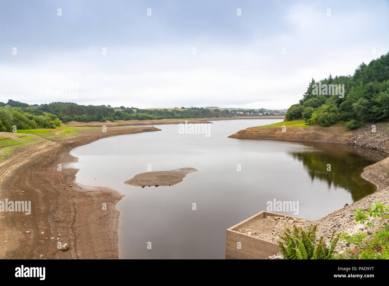 Bolton, UK 22nd July 2018 : Prolonged hot weather and lack of rain causing low water levels in Entwistle and Wayoh reservoirs ahead of the imminent hosepipe ban on 5th August in Bolton, Lancashire, UK. Stock Photo