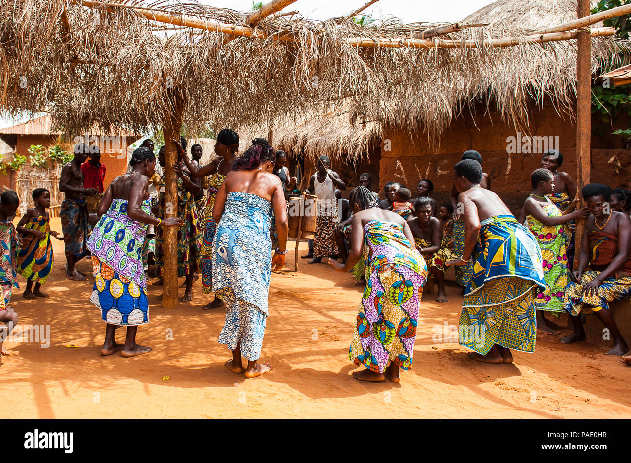 ギター -kent- Zambia ceremony hi-res stock photography and images - Page 11 - Alamy
