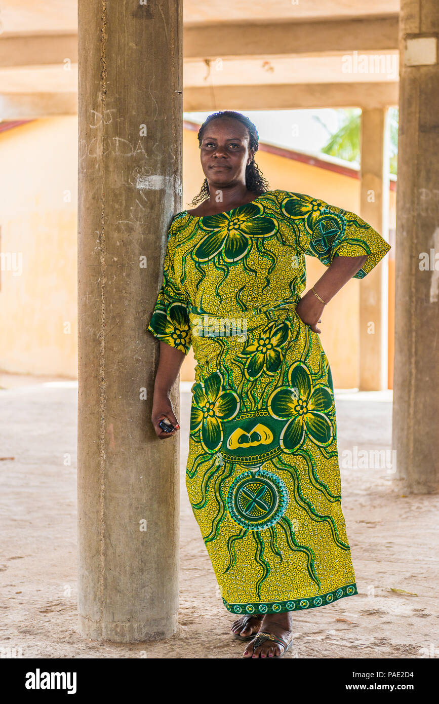 LOME, TOGO - MAR 9, 2013: Unidentified Togolese woman in traditional color  dress. People of Togo suffer of poverty due to the unstable economic situat  Stock Photo - Alamy