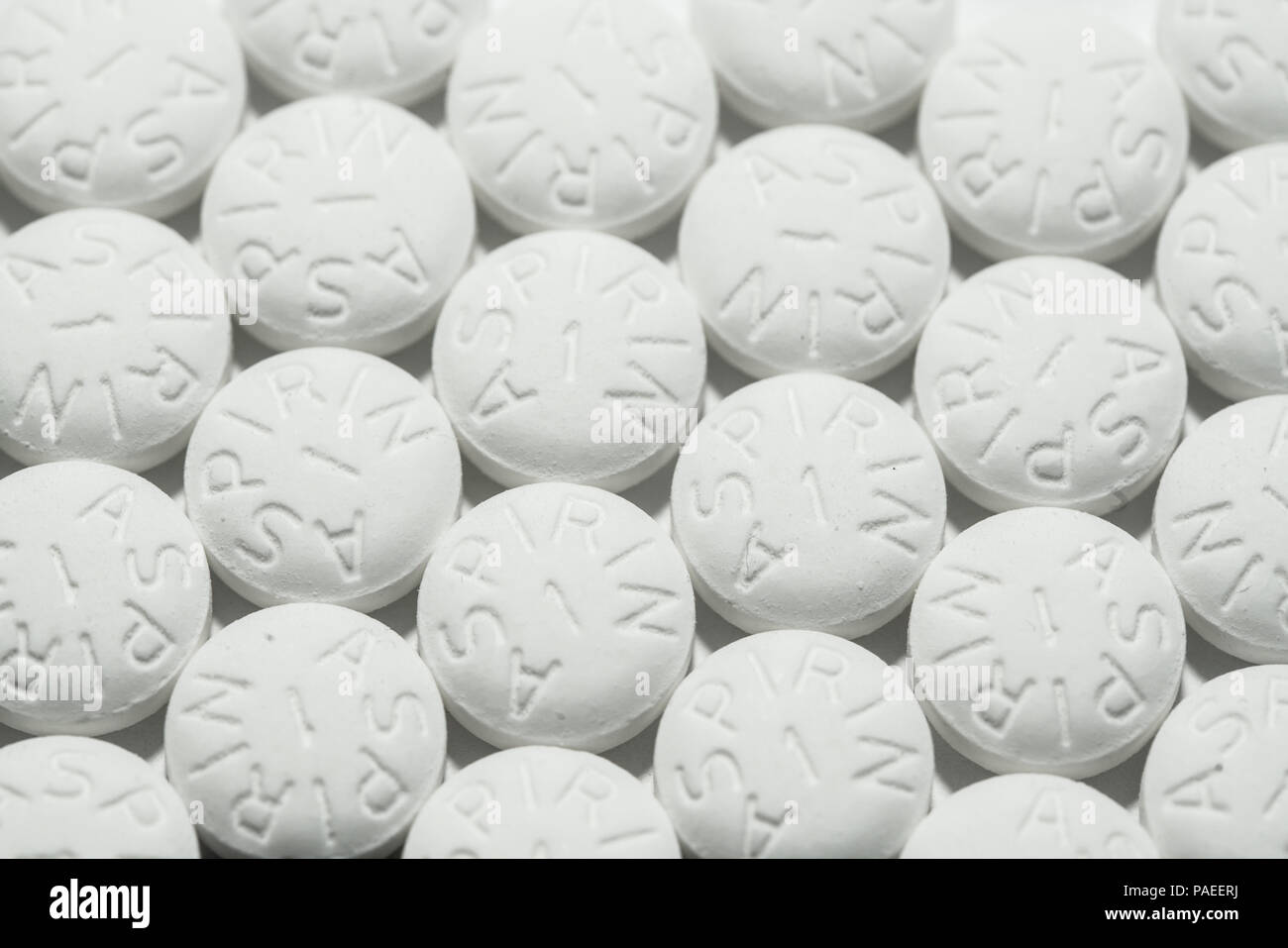 Macro shot of organised white aspirin pills Stock Photo Alamy