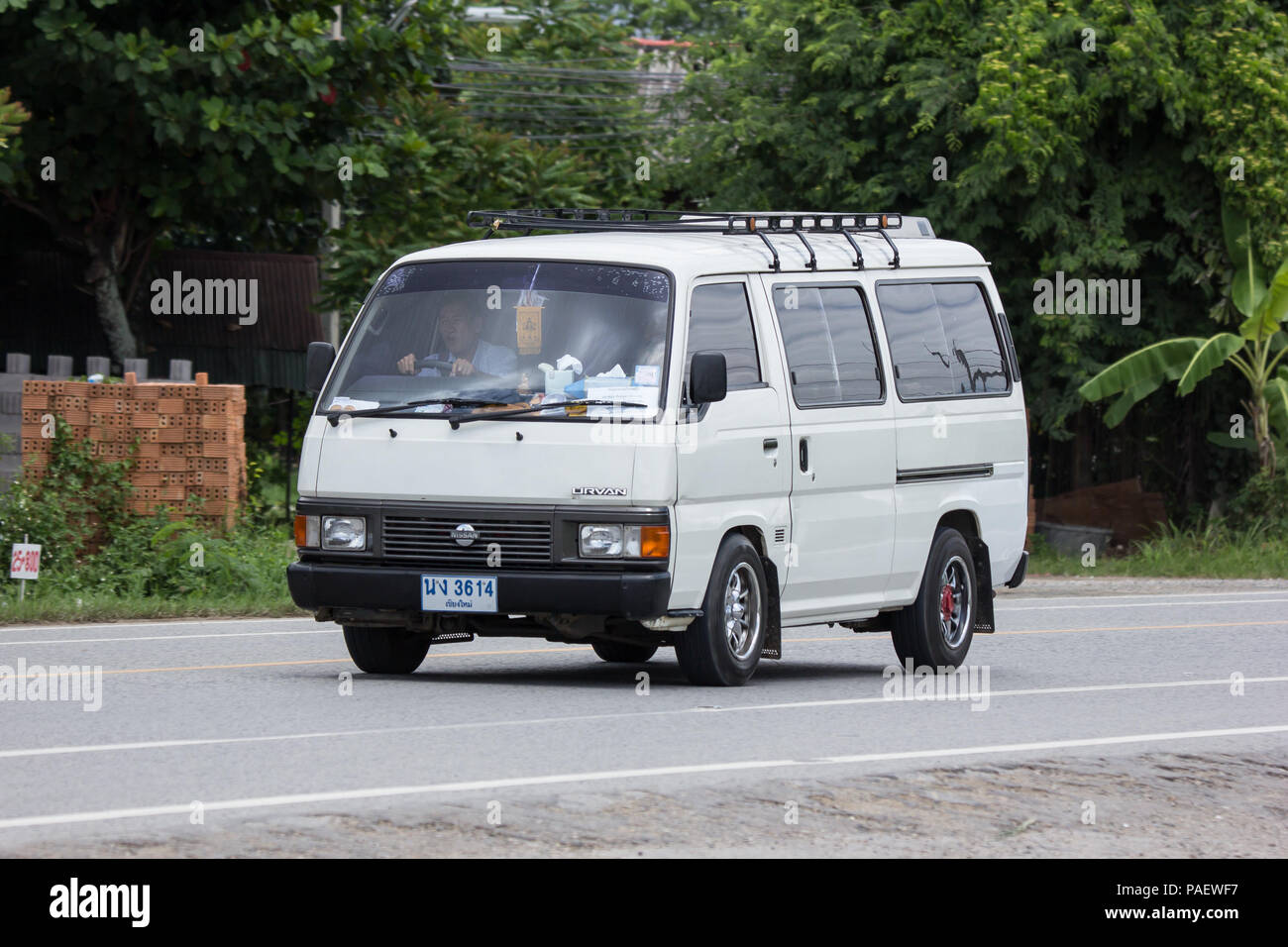 nissan urvan old model