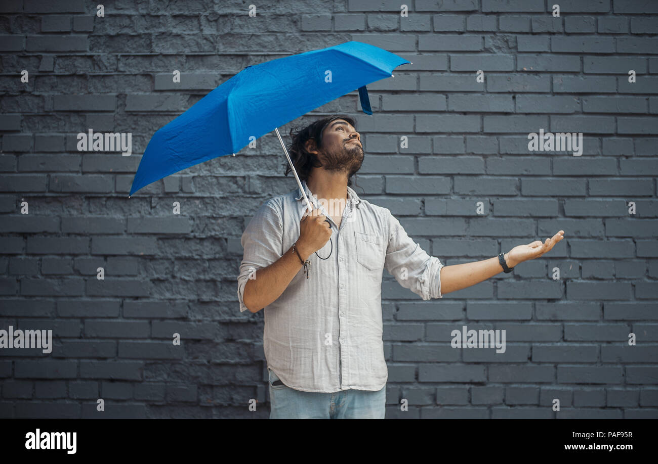 Hand holding hold under arm hires stock photography and images Alamy