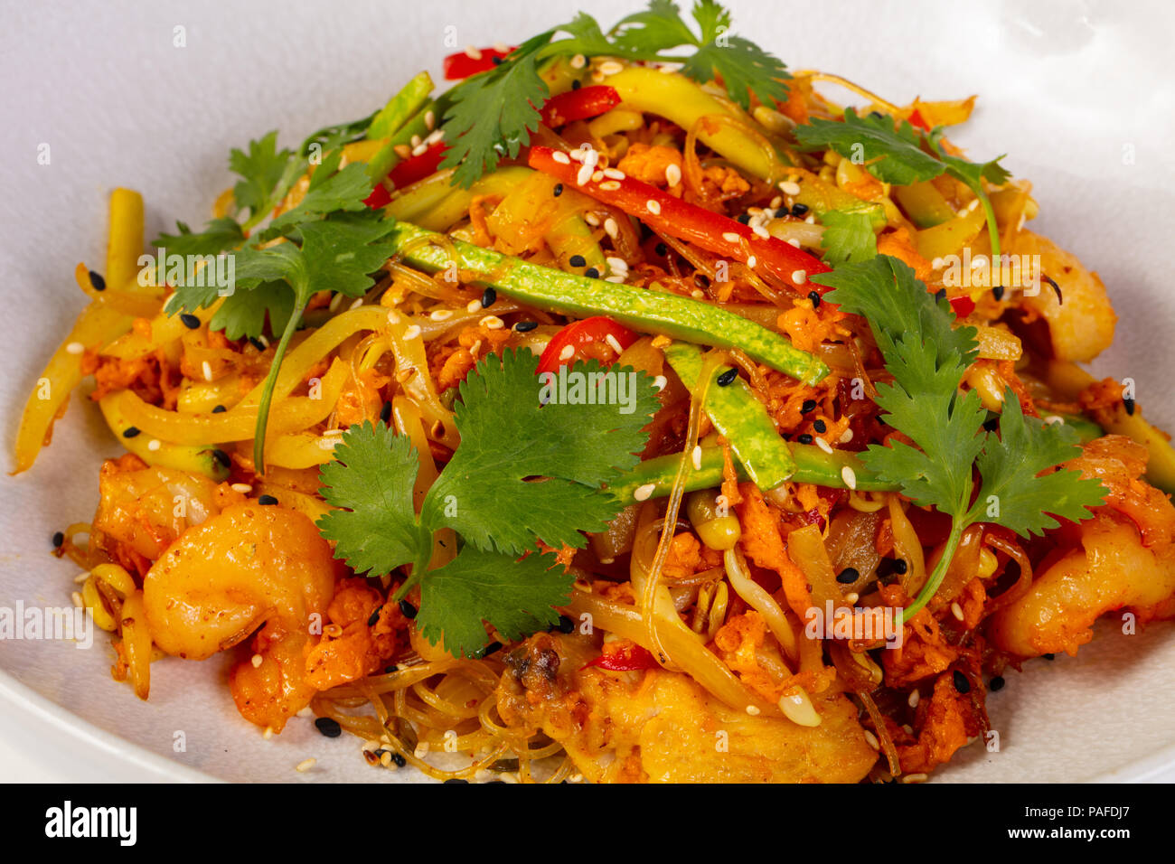 Rice noodle with chicken and prawn Stock Photo - Alamy