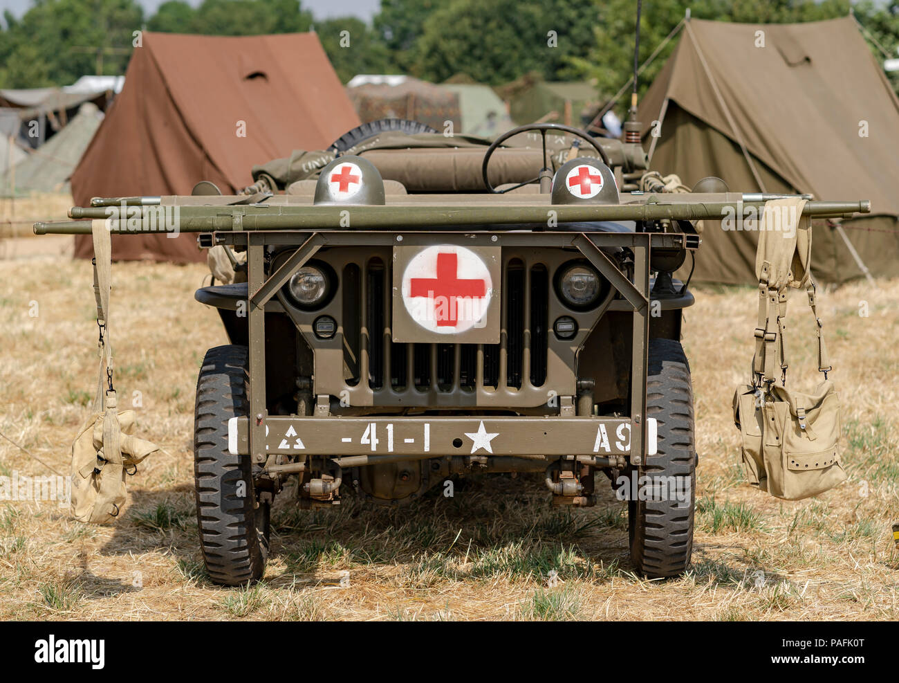 World war 2 medic hi-res stock photography and images - Alamy