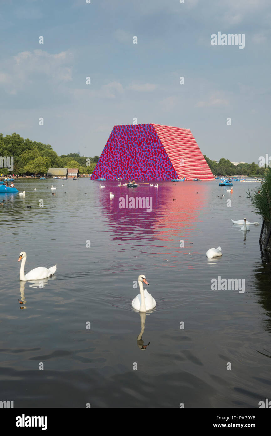 Mute swans surround Christo and Jeanne-Claude's temporary sculpture the London Mastaba on the Serpentine, Hyde Park, London, UK Stock Photo