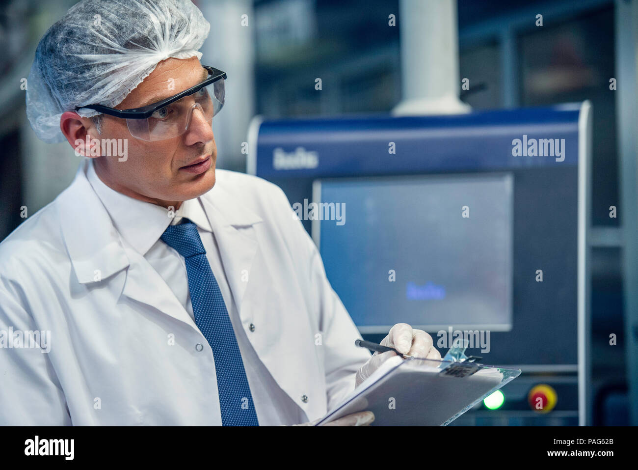 Scientist working in laboratory Stock Photo