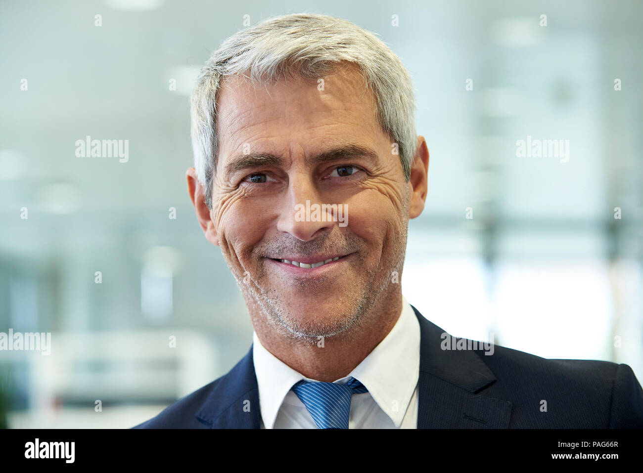 Smile smiling happy happiness positive hi-res stock photography and ...