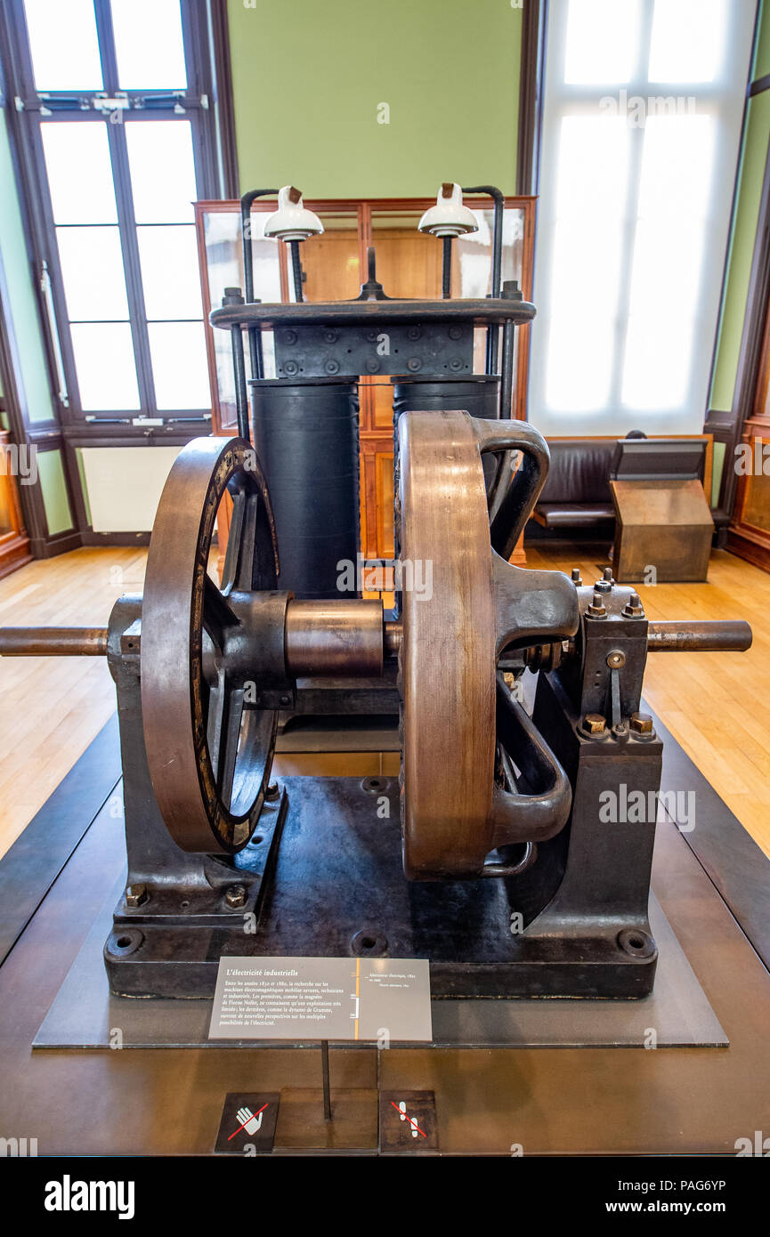 Electric alternator hi-res stock photography and images - Alamy