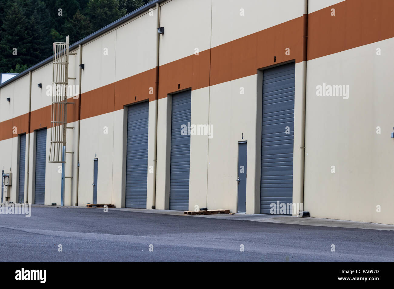 Loading unit storage building hi-res stock photography and images - Alamy