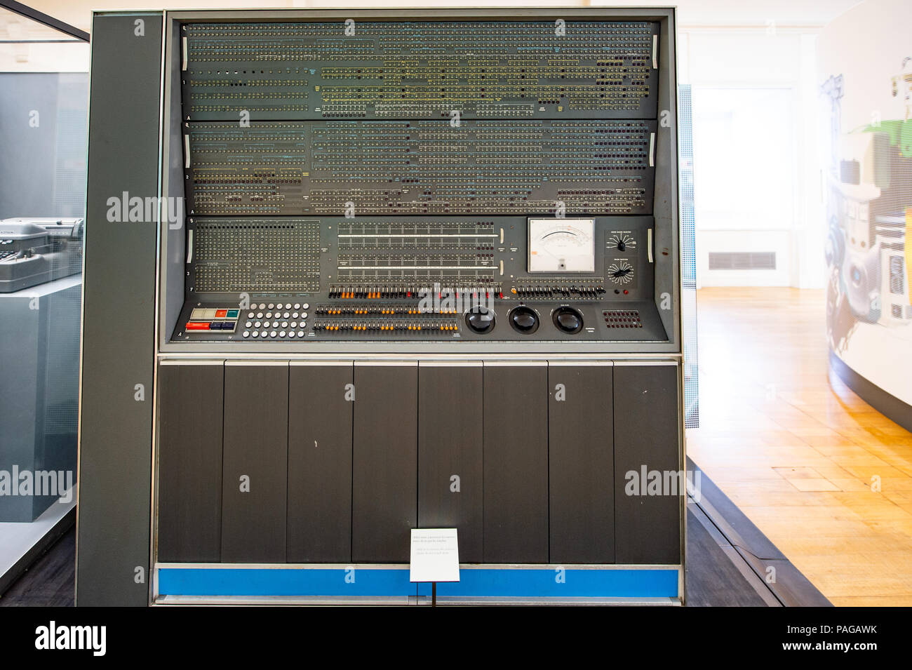 Ibm Stretch 7030 Computer 1961 On Display At The Musee Des Arts Et Metiers Stock Photo Alamy Ibm Stretch 7030 Computer 1961 On Display At The Musee Des Arts Et Metiers Stock Photo Alamy