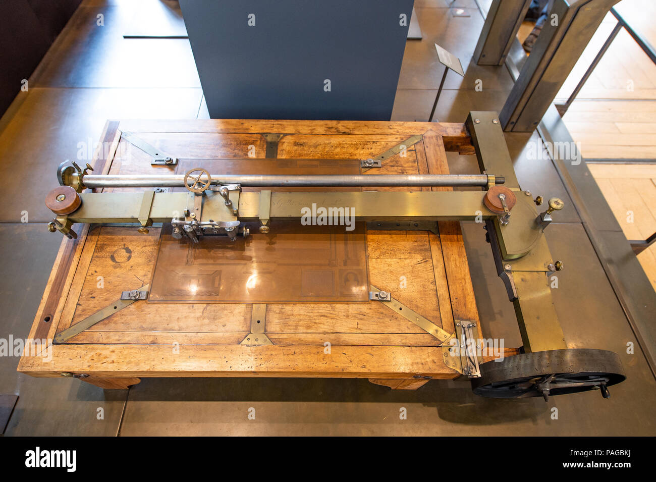 Machine for engraving backgrounds, by Conte, 1794 on display at the Musée des Arts et Métiers Stock Photo