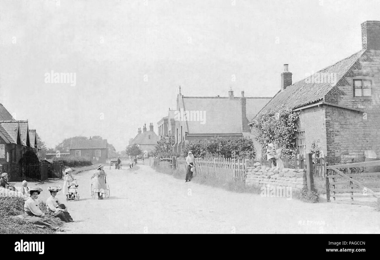 A road through Reepham, nr Lincoln 1909 Stock Photo Alamy