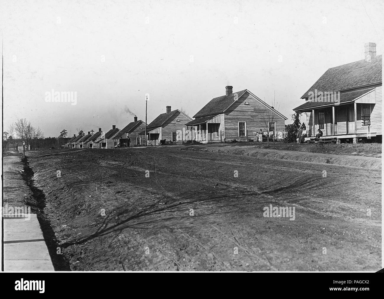 A row of houses of the cotton mill people. Lydia Mills. Clinton, S.C Stock Photo Alamy