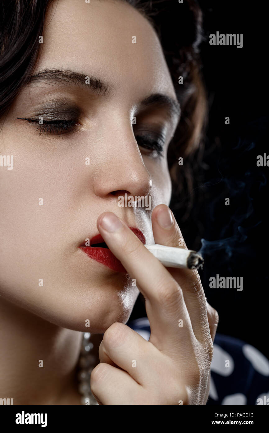 Young people smoking weed hi-res stock photography and images - Alamy