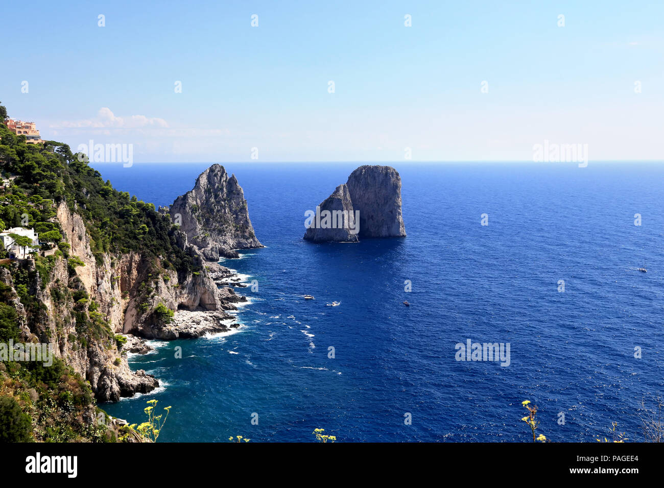 Fraglioni Rocks Swim beach faraglioni rocks italy hi-res stock photography and images ...