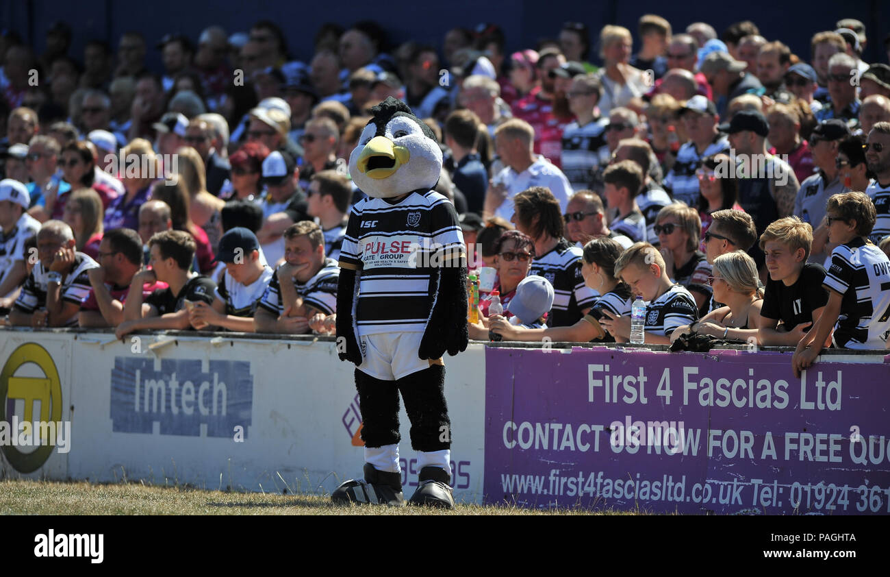 Mobile Rocket Stadium, Wakefield, UK. 22nd July, 2018. Betfred Super League Rugby League between Wakefield Trinity vs Hull FC; Airelie Bird looks shell shocked in front f Hull FC supporters.  Dean Williams/Alamy Live News Stock Photo