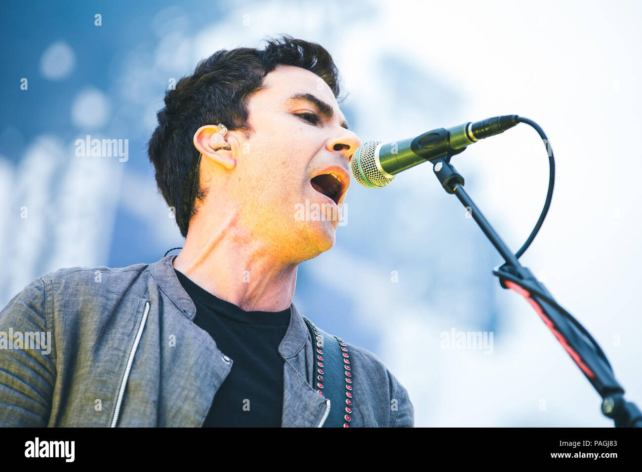 Lead singer of the stereophonics hi-res stock photography and images ...